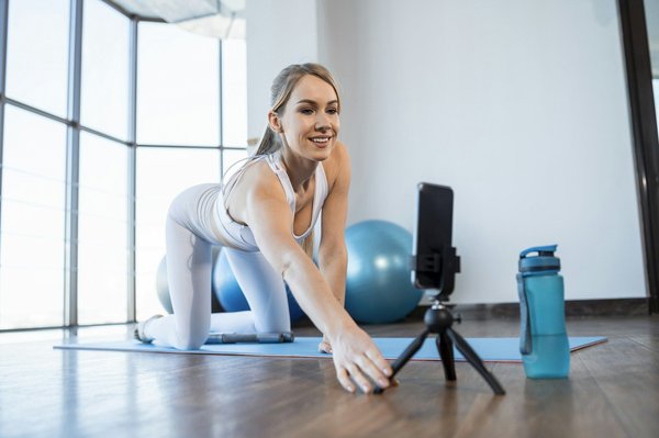 What Are the Effective Methods to Use Smartphones for Fitness Tracking?